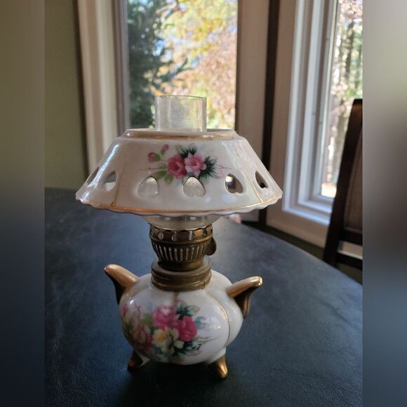 Mid Century Cabbage Rose Mini Oil Lamp - Picture 2 of 6